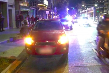 Persecución y detención de presuntos robarruedas: les incautaron cinco cubiertas completas y herramientas