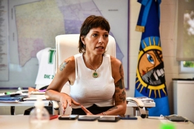 Mayra Mendoza calentó la campaña en Quilmes y le respondió a Queijeiro: “Es un paracaidista de la política”