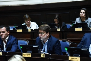 Diputados radicales cargaron contra Kicillof por prorrogar el Presupuesto 2025: “Es de dudosa legalidad”