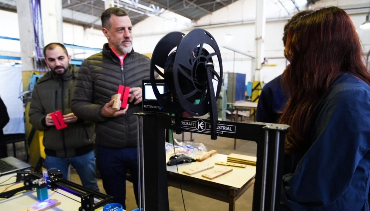 Kravetz presentó “Equipatec”, una iniciativa para equipar escuelas técnicas en Lanús
