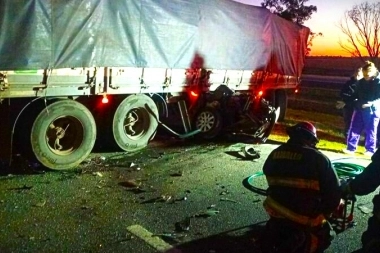 En un tremendo incidente vial perdieron la vida la madre y la hermana de un jugador de River