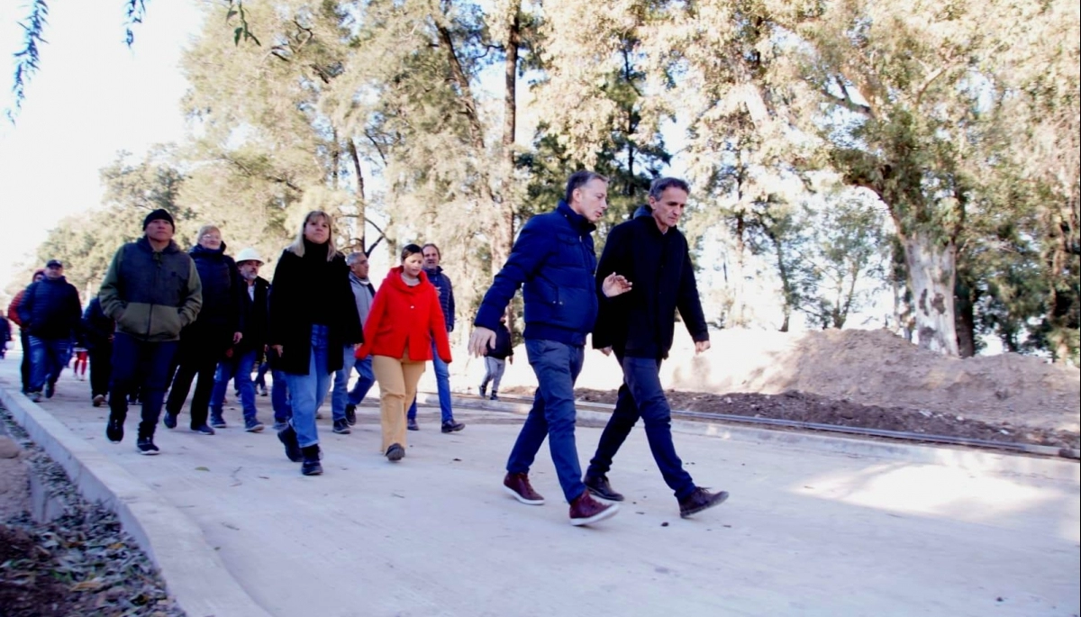 Katopodis visitó a Gray y recorrieron obras de pavimentación en Esteban Echeverría