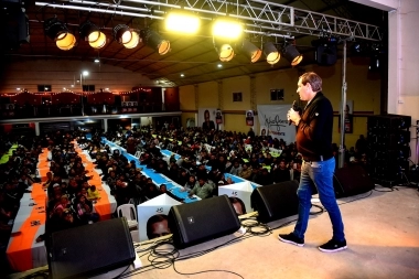 Desde Olmos y ante miles de vecinos, Garro enumeró una serie de propuestas si es reelecto