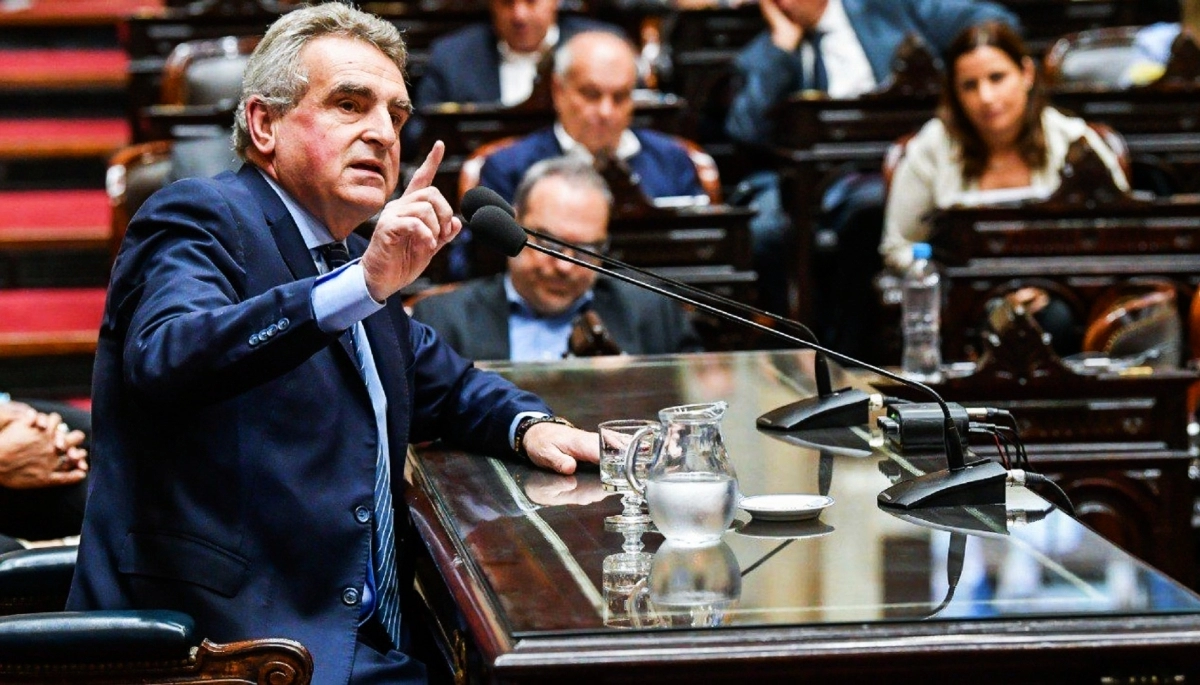 Rossi justificó la demora con el FMI y aseguró que la economía nacional “mejorará en meses”