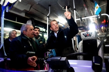 Massa visitó Almirante Brown y prometió dar sistema de seguridad a todos los colectivos del país