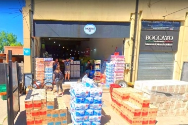 Ladrón sediento: delincuente armado asaltó un mayorista de kioscos y almacenes