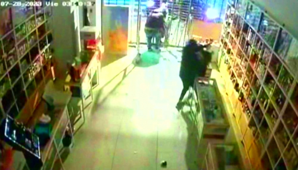 La segunda fue la vencida: tras un intento fallido, grupo comando robó 5 millones de una perfumería