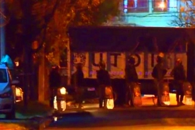 El Grupo Halcón pudo reducir a un ex Policía Federal que mantuvo a la familia de rehén y luego se atrincheró