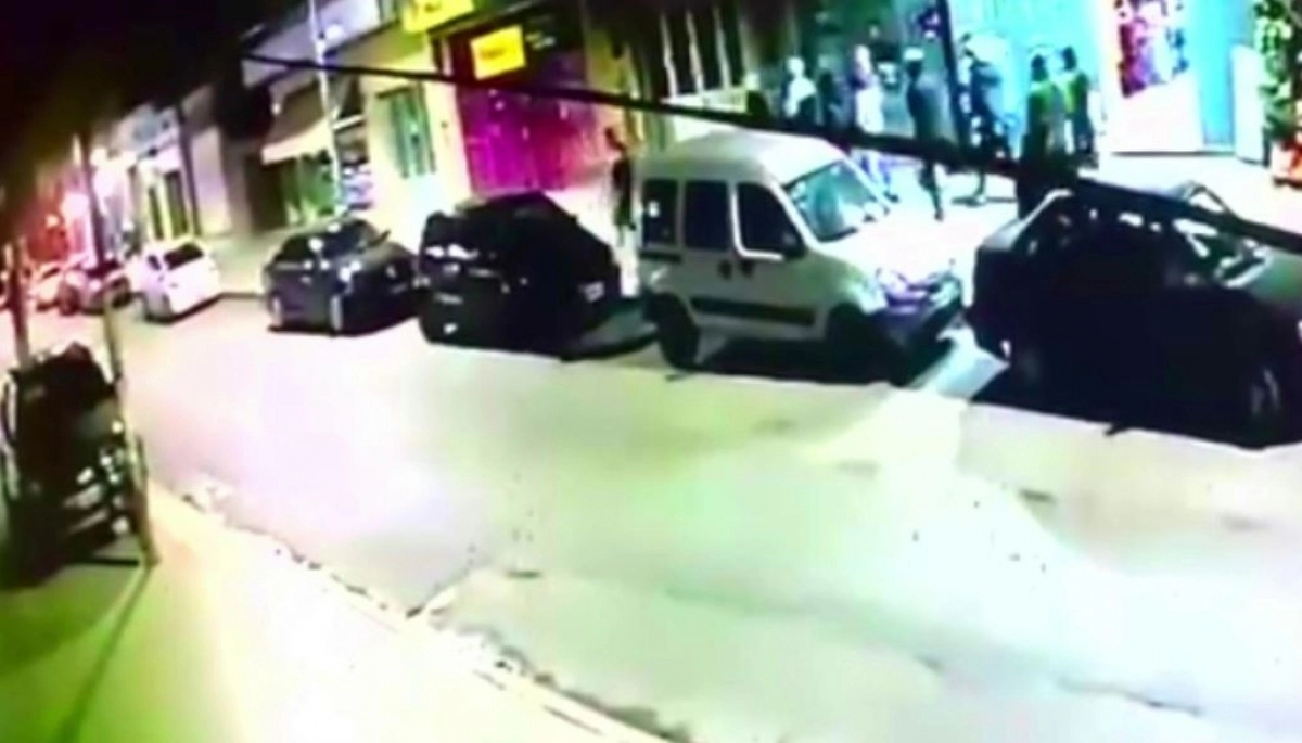 Demencial ataque piraña: 14 delincuentes atacaron a una mujer y le sustrajeron el auto