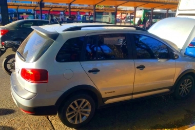 Detuvieron a dos colombianos con un auto robado y con dinero que no pudieron justificar