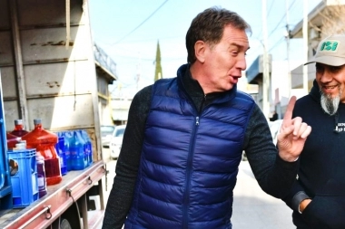 Santilli concluyó su campaña en la Provincia con una caravana: visitó 10 municipios