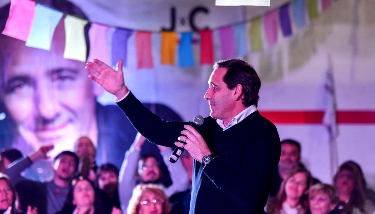 Garro continúa su campaña en La Plata con halagos para Larreta y Santilli: “Terminarán con la desidia”