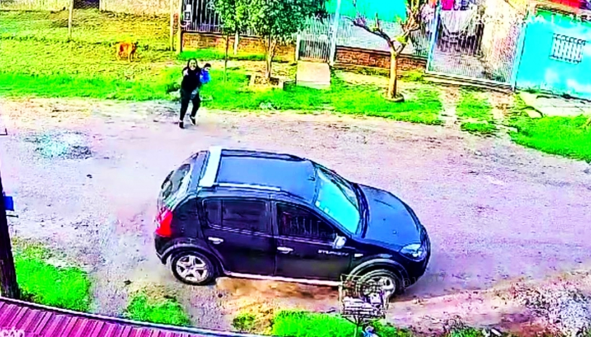 "Pará, pará que está mi hijo", rogó la mujer a cinco adolescentes armados que le robaron la camioneta
