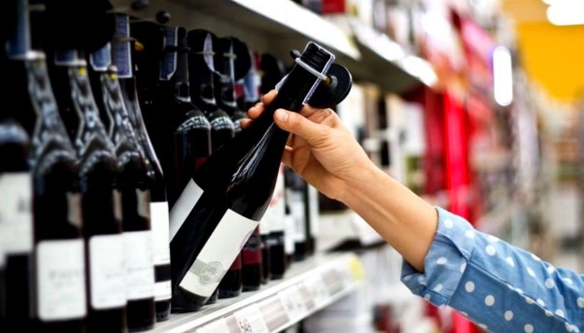 Hasta qué hora se puede comprar y vender alcohol antes de las PASO