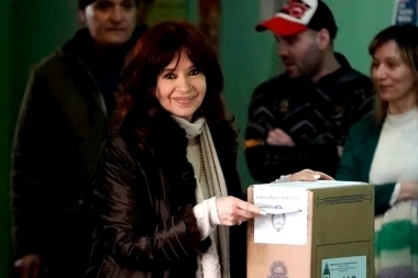Cristina Kirchner votó en Santa Cruz y tuvo que esperar más de una hora