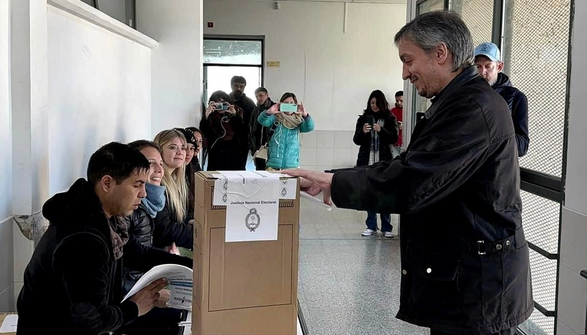 Máximo Kirchner votó en la localidad platense de Tolosa