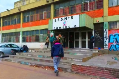 Fuerzas de seguridad intervinieron en una violenta disputa y echaron de la escuela al Fiscal General