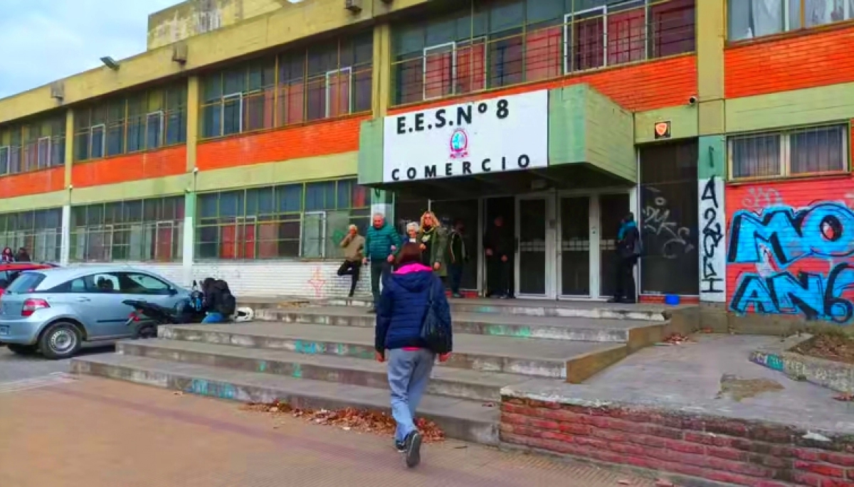 Fuerzas de seguridad intervinieron en una violenta disputa y echaron de la escuela al Fiscal General