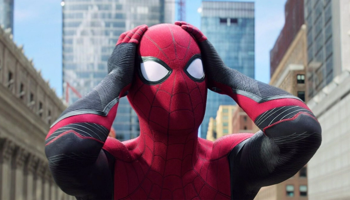 Por vergüenza o por la inseguridad, un hombre fue a votar disfrazado de Spiderman