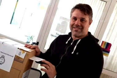 Lisandro Houcade votó, candidato a intendente de Magdalena por “la democracia y la ciudadanía”
