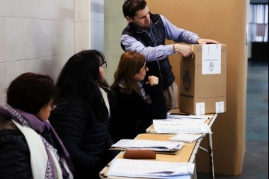 Faltó el presidente de mesa y los votantes huyeron corriendo para no ocupar su lugar