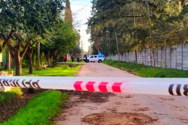 En una zanja encontraron a un hombre degollado y detuvieron a su hijo adolescente