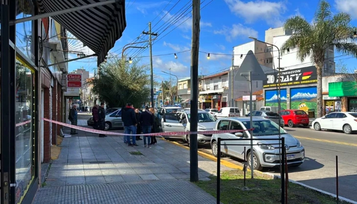 Conmoción en Lomas del Mirador: un grupo comando asaltó una sucursal del Banco Francés