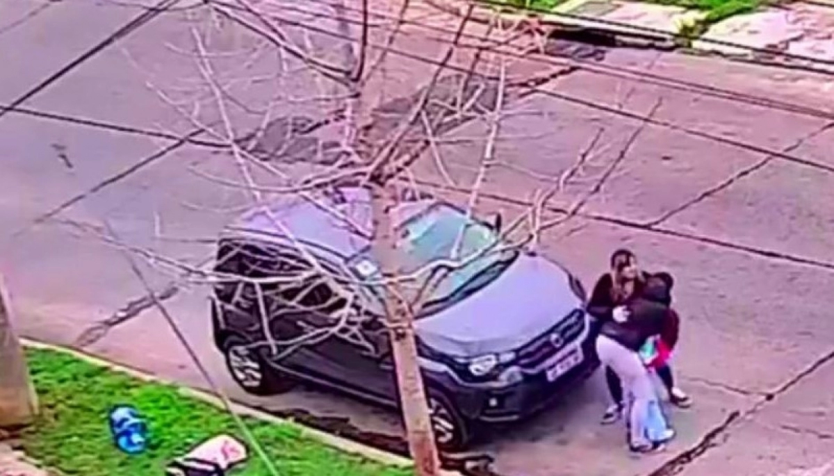 Niñez traumatizada: motochorros a los tiros, asaltaron a una mamá y sus pequeñas hijas