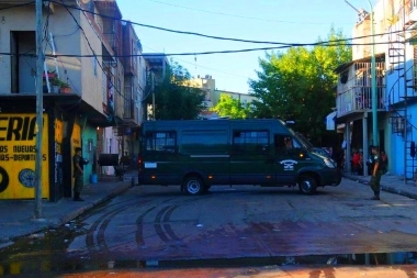 Intento de saqueo en la villa 1-11-14: comerciantes y vecinos resistieron el ataque, hay un detenido