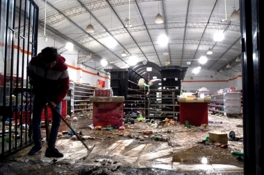 El gobierno bonaerense también anunció subsidios para comerciantes afectados por saqueos
