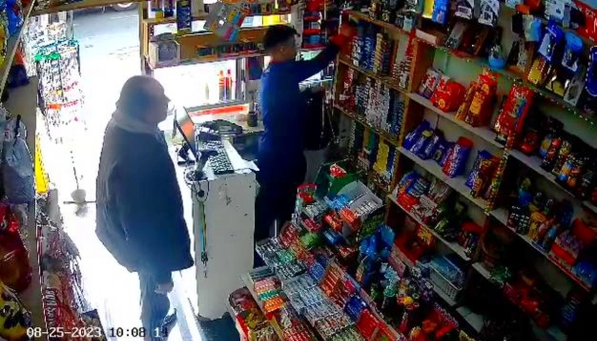 Simuló ser cliente y llevó bolsa: en un minuto y a punta de pistola robó el efectivo y cigarrillos