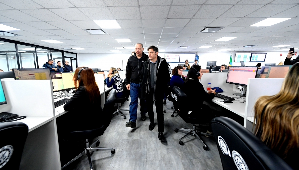 Con el foco en la respuesta policial, Kicillof  presentó las mejoras en la central de atención telefónica