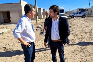 Tras el pedido de Juanci Martínez, Provincia entregó una ambulancia de alta complejidad a Rivadavia
