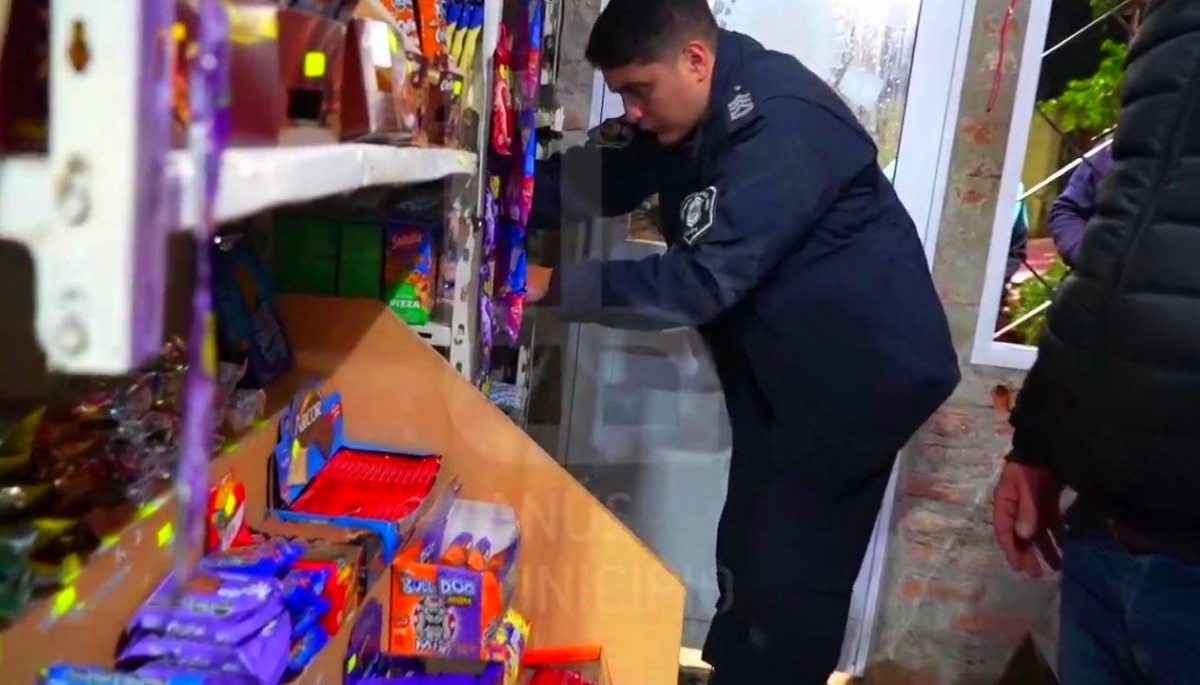 Negocio familiar: desbarataron "kiosquito" de narcomenudeo que manejarían padre e hijo
