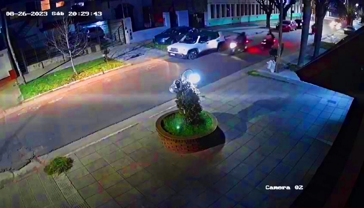 Jauría de rabiosos motochorros trompearon y patearon a las víctimas para robar una Jeep