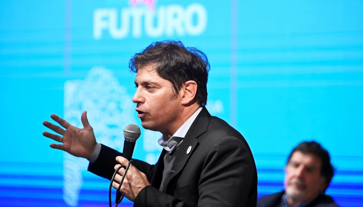 Kicillof anunció suma fija de aumento para estatales y docentes, y un fondo de asistencia para municipios