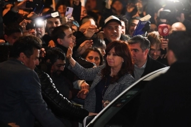 Cristina compartió dos vídeos que vinculan a Bullrich y Milei con su atentado