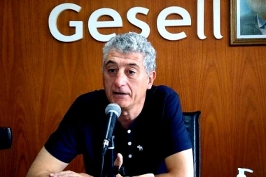 Villa Gesell: acusan a Barrera de un gasto millonario en siluetas iluminadas