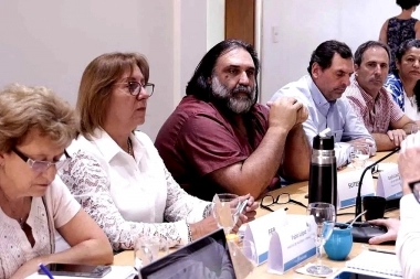 Gremios docentes presionan a Kicillof e insisten en que reabra la paritaria salarial
