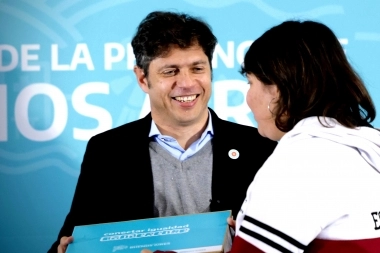 En La Matanza, Kicillof entregó computadoras y aseguró: “Estamos garantizando igualdad”