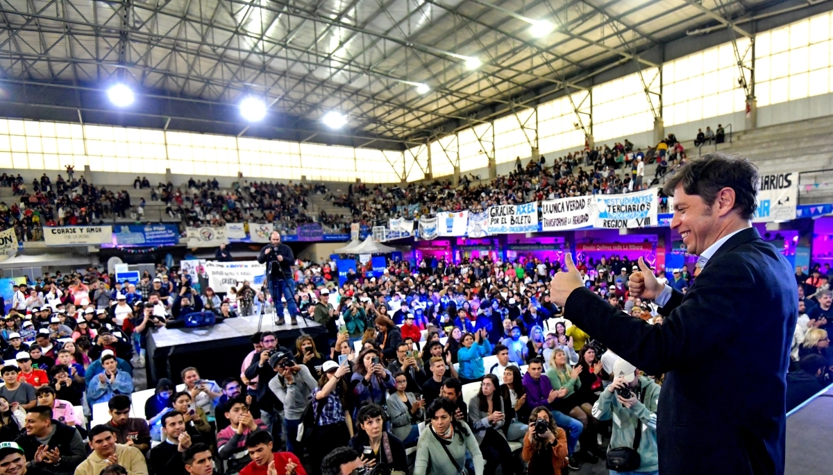 En Pilar, Kicillof anunció el la extensión del Boleto Estudiantil para el nivel terciario