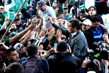 Massa acelera la campaña: apoyo sindical, “recuperación del salario” y “piso” de Ganancias