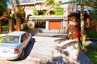 Sujetos armados irrumpieron en la casa de un médico, amenazaron al hijo y habrían robado una suma millonaria