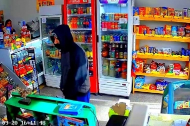 "No tenemos nada, la vieja se lleva todo", repetían las empleadas durante el violento asalto a un kiosco