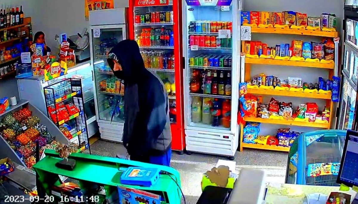 "No tenemos nada, la vieja se lleva todo", repetían las empleadas durante el violento asalto a un kiosco