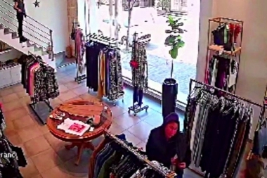 Video: "mechera" conocida en la zona, fue obligada a devolver lo que intentaba robar