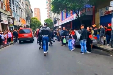 Video violento: antes que lo linchen, policía rescató a presunto ladrón de teléfonos celulares