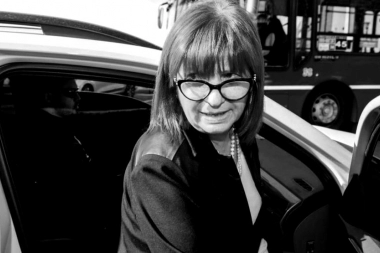 El respaldo para la foto y la falta de fondos dejan a Bullrich al borde del abismo