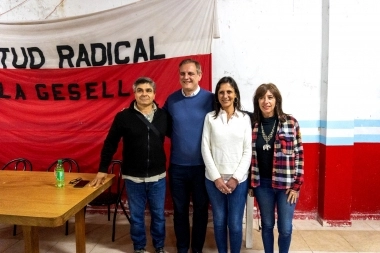 Esteban Santoro viajó a Villa Gesell para apoyar la candidatura de Clarisa Armando
