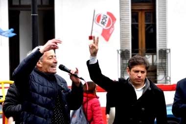 En su campaña para octubre, Kicillof suma apoyo de intendentes radicales